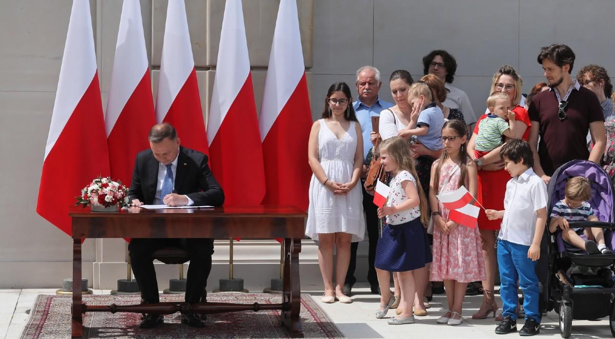 Prezydencki projekt zmiany konstytucji już w Sejmie. Chodzi o adopcję dzieci