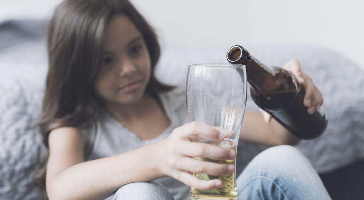 Dzieci coraz częściej sięgają po alkohol. W tym kraju problem jest największy