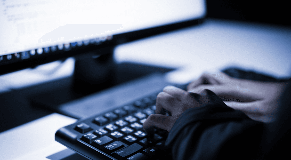 Atak hakerski na konta szefa KPRM. Publicysta: wszystko wskazuje na działanie Kremla