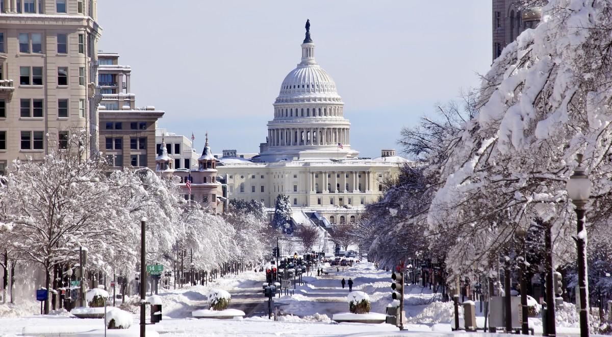 Zima zaatakowała Waszyngton. Brak prądu, paraliż na drogach, zakłócony ruch lotniczy