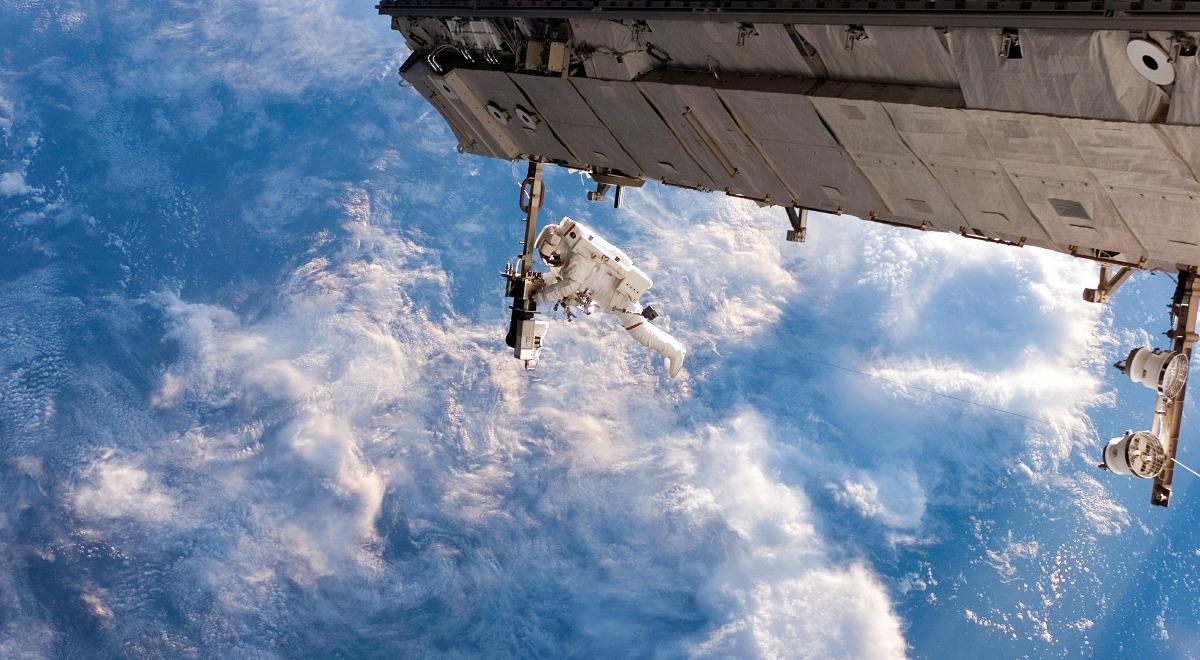 Co może zdmuchnąć astronautę w kosmosie?