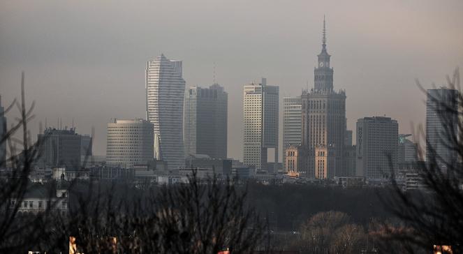 Rekordowy smog w Warszawie. Dziś komunikacja miejska za darmo