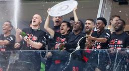 Bayer Leverkusen świętuje pier...