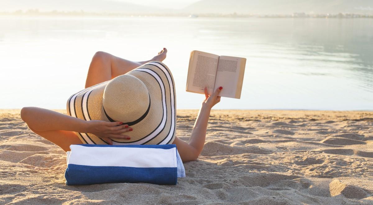Top 10 książek na wakacje. Zobacz, co warto przeczytać
