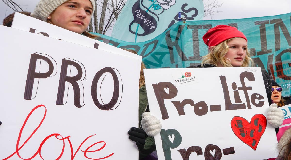 Francja przyjęła projekt ustawy o aborcji. Stowarzyszenia pro-life i ginekolodzy protestują