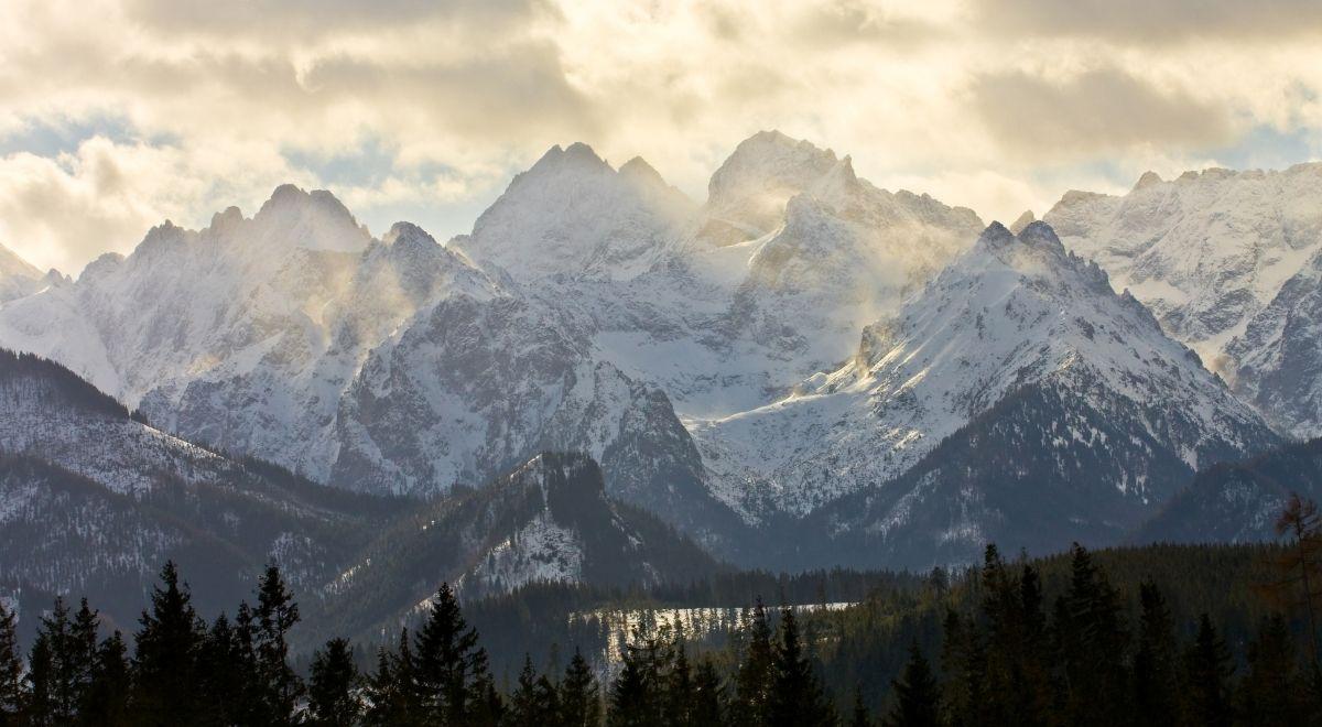 Burze, śnieg i lód na szlakach. TPN ostrzega przed zmiennymi warunkami w Tatrach