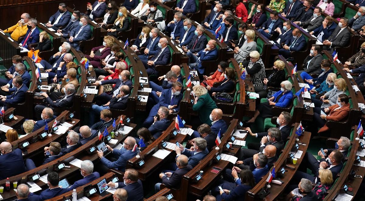 Zjednoczona Prawica z największym poparciem, PSL poza Sejmem. Sprawdź nowy sondaż