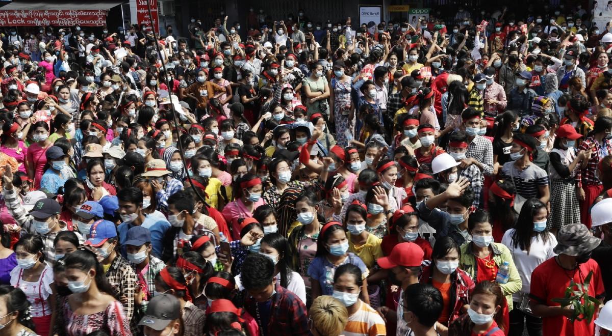 Birma: protesty w Rangunie, poważne zakłócenia w dostępie do internetu