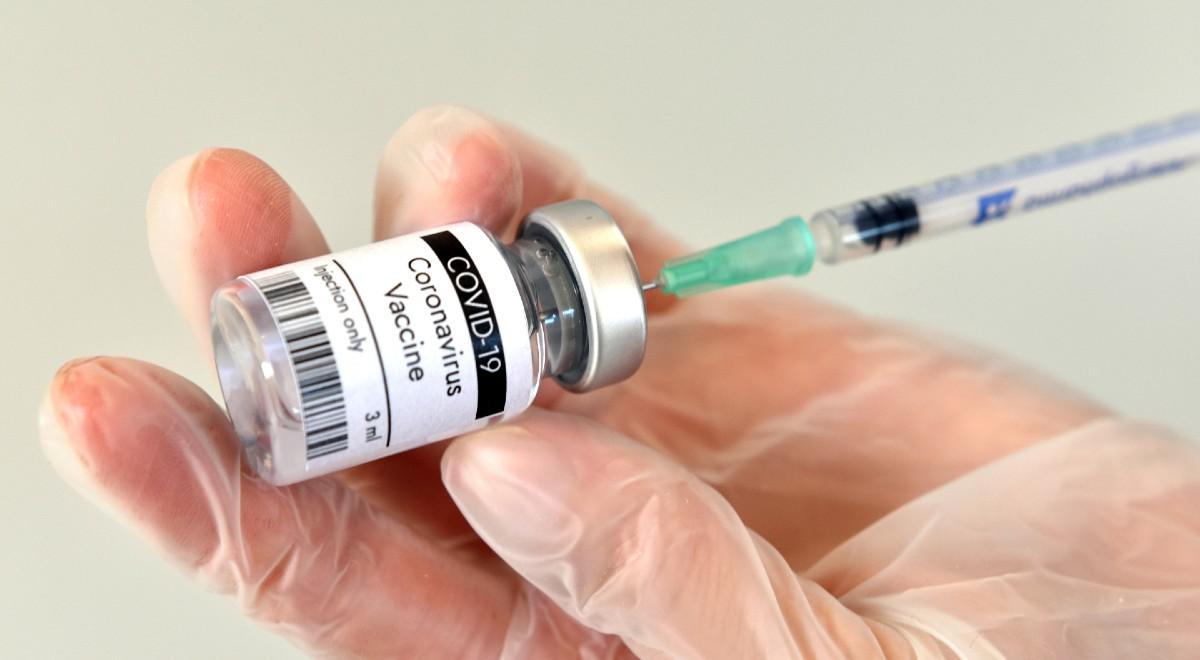 Wielkopolska: lekarz, posługując się danymi innej osoby, chciał przyjąć trzecią dawkę szczepionki