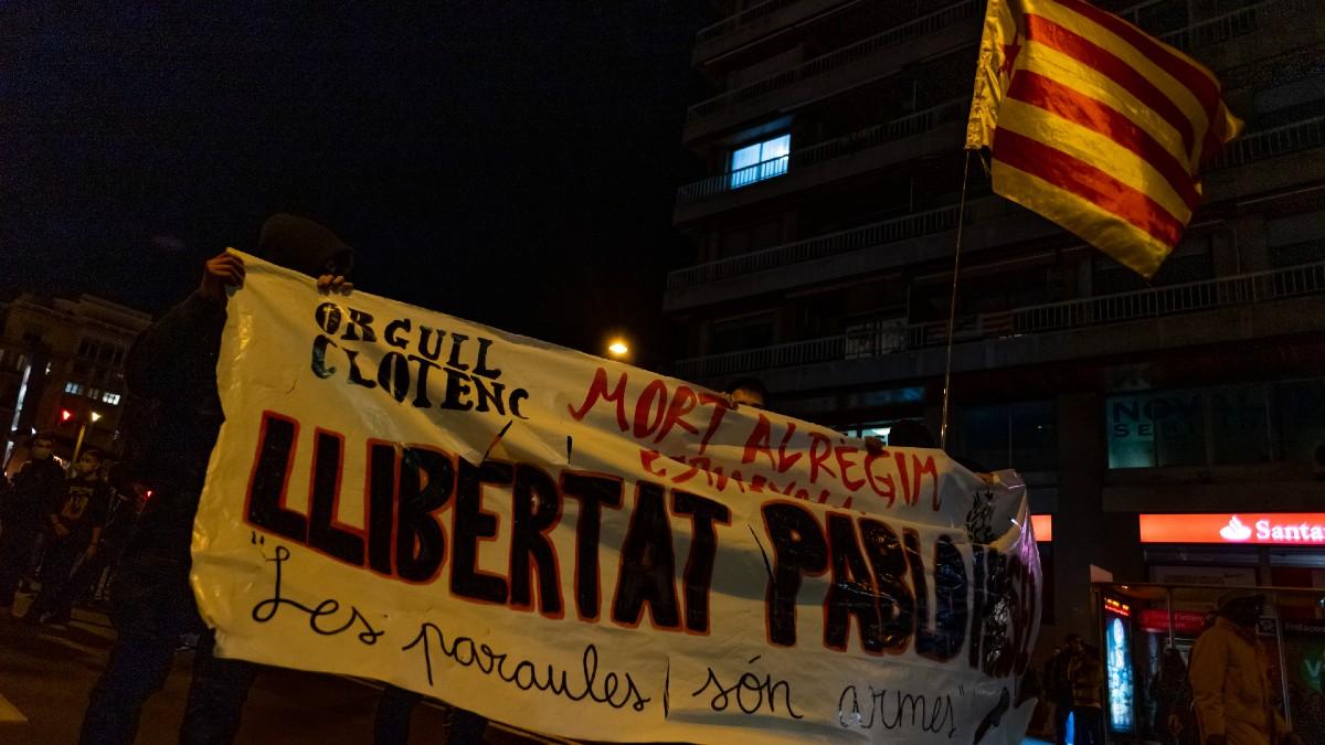 Hiszpania: tysiące zwolenników uwięzionego rapera protestowały w Katalonii