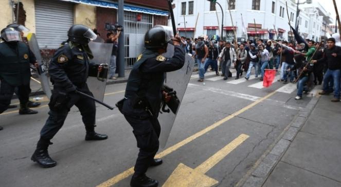 Peru: protest przeciw zmianom na uczelniach. Starcia studentów z policją [WIDEO]