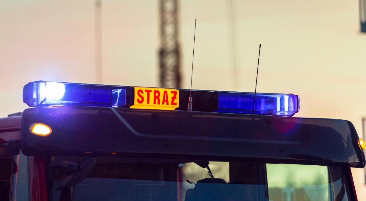Pożar w archiwum urzędu miasta w Krakowie. Na miejscu kilkanaście zastępów straży pożarnej