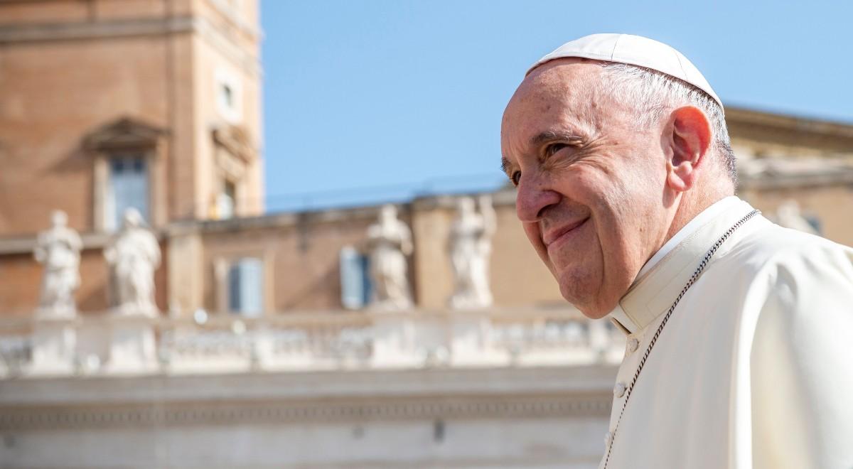 Papież Franciszek zdrowieje po operacji jelita. Jutro pojawi się w oknie kliniki na Anioł Pański
