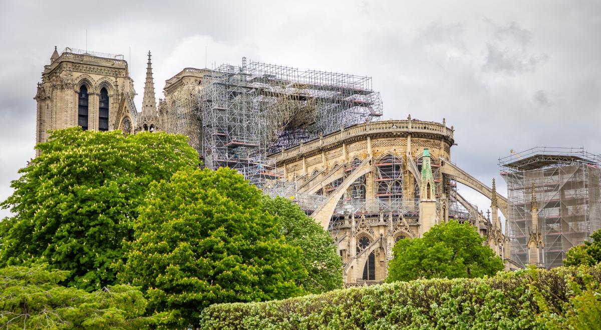 Francja: pierwsza od pożaru msza święta odprawiana w katedrze Notre Dame