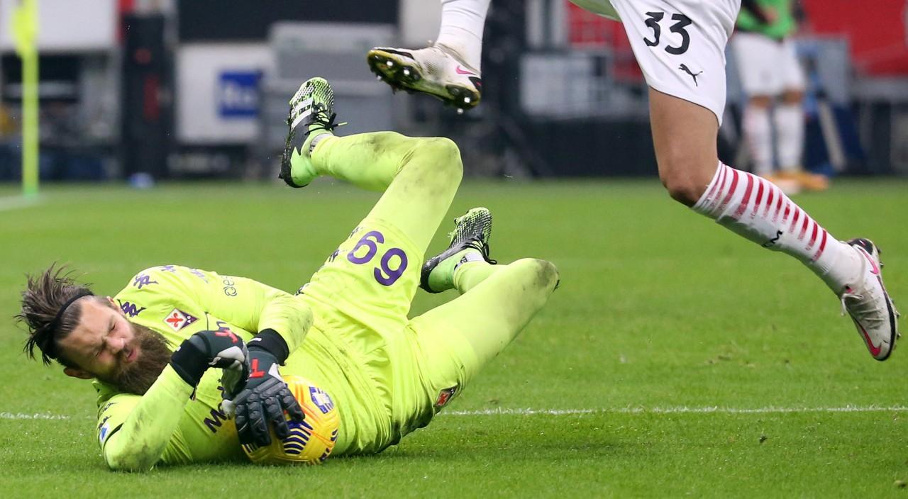 Serie A: Drągowski obronił rzut karny w przegranym meczu Fiorentiny z Milanem [WIDEO]