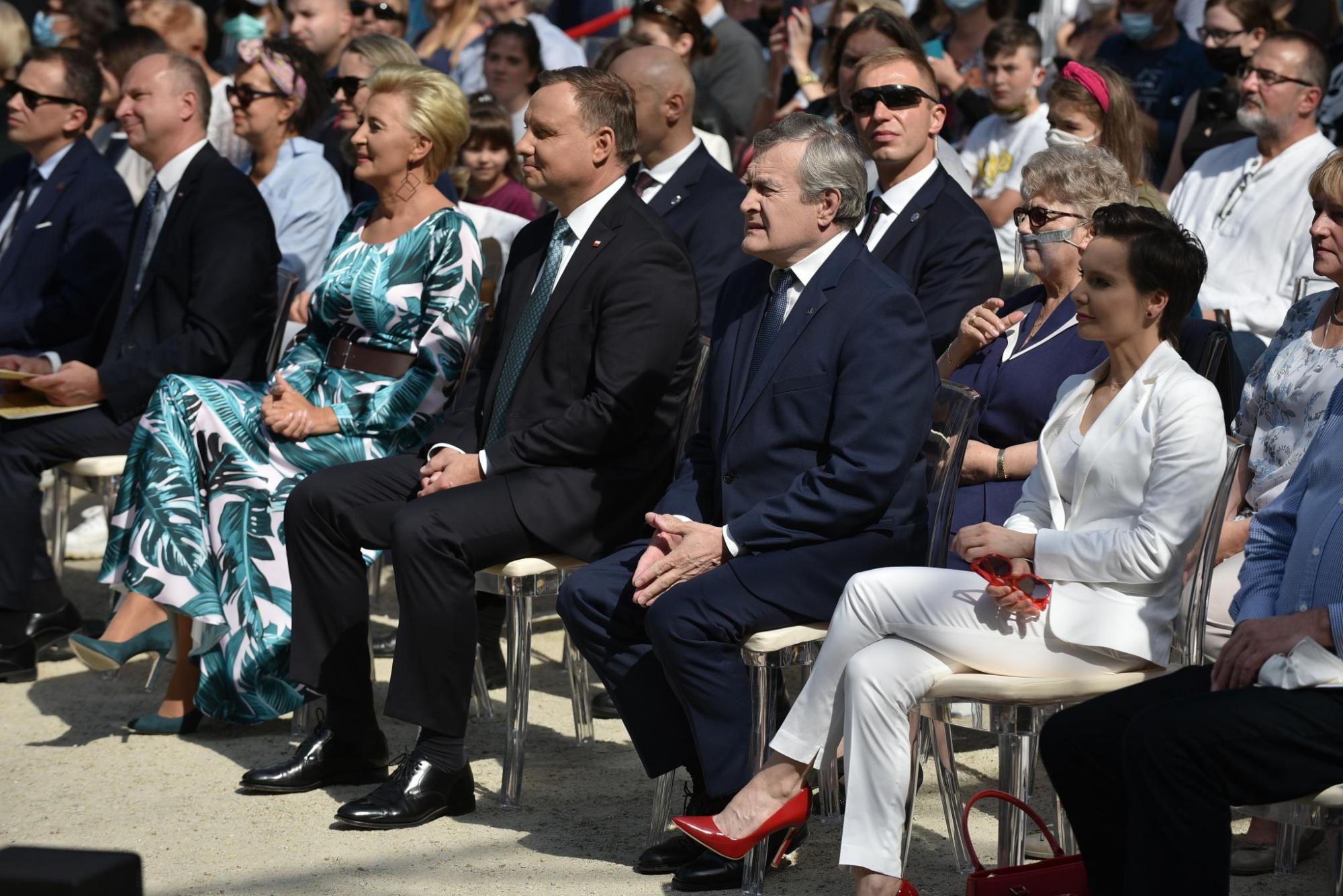Od lewej: Pierwsza dama Agata Kornhauser-Duda, prezydent Andrzej Duda, wicepremier Piotr Gliński, prezes Polskiego Radia Agnieszka Kamińska
