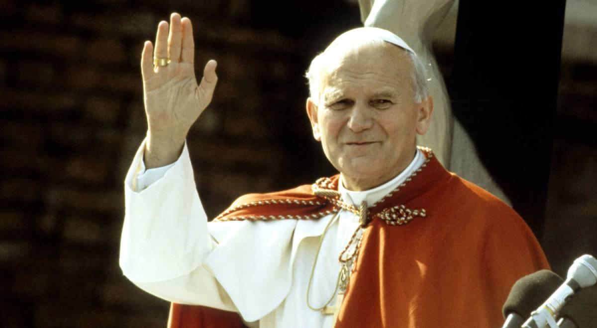 "Dziedzictwo św. Jana Pawła II cały czas domaga się zrozumienia". Ks. Walkiewicz o znaczeniu Dnia Papieskiego