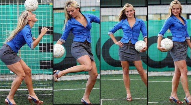 Piękna blondynka trenuje piłkarzy