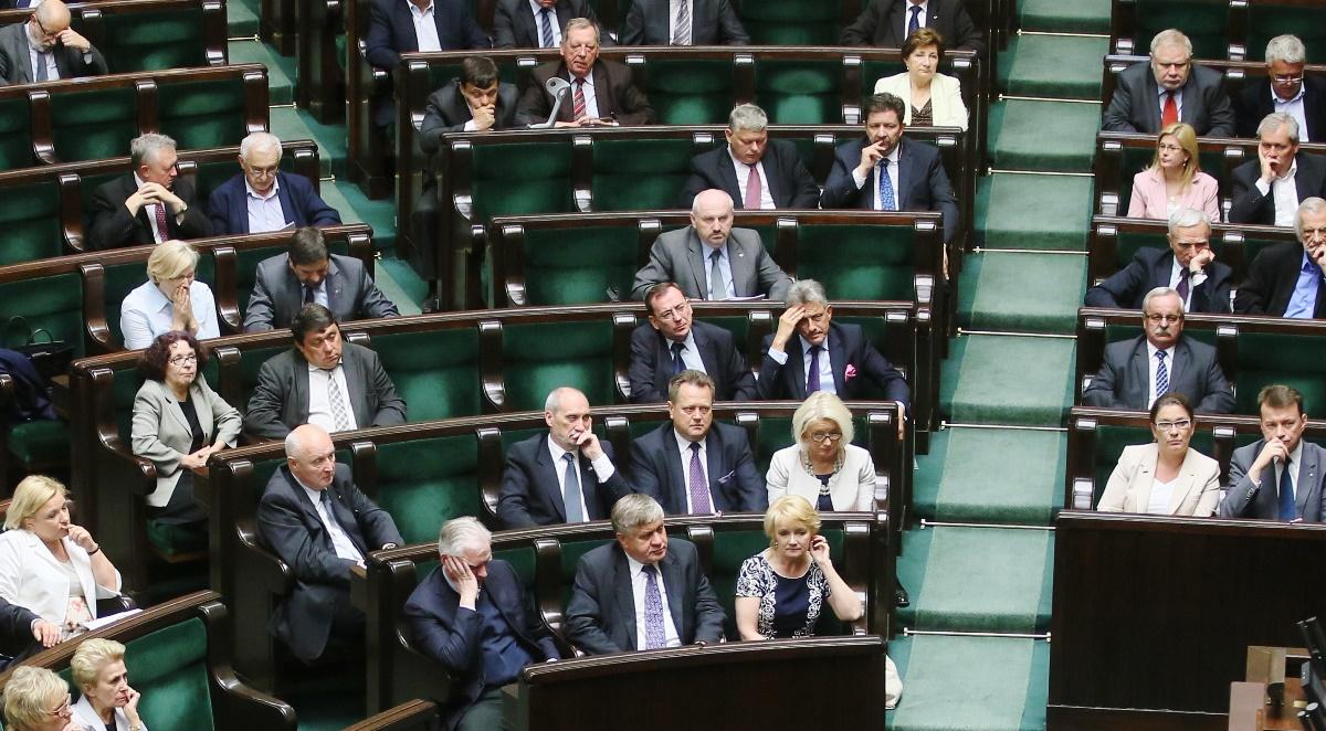 SLD złożył wniosek o samorozwiązanie Sejmu. "Skończmy destabilizację państwa"