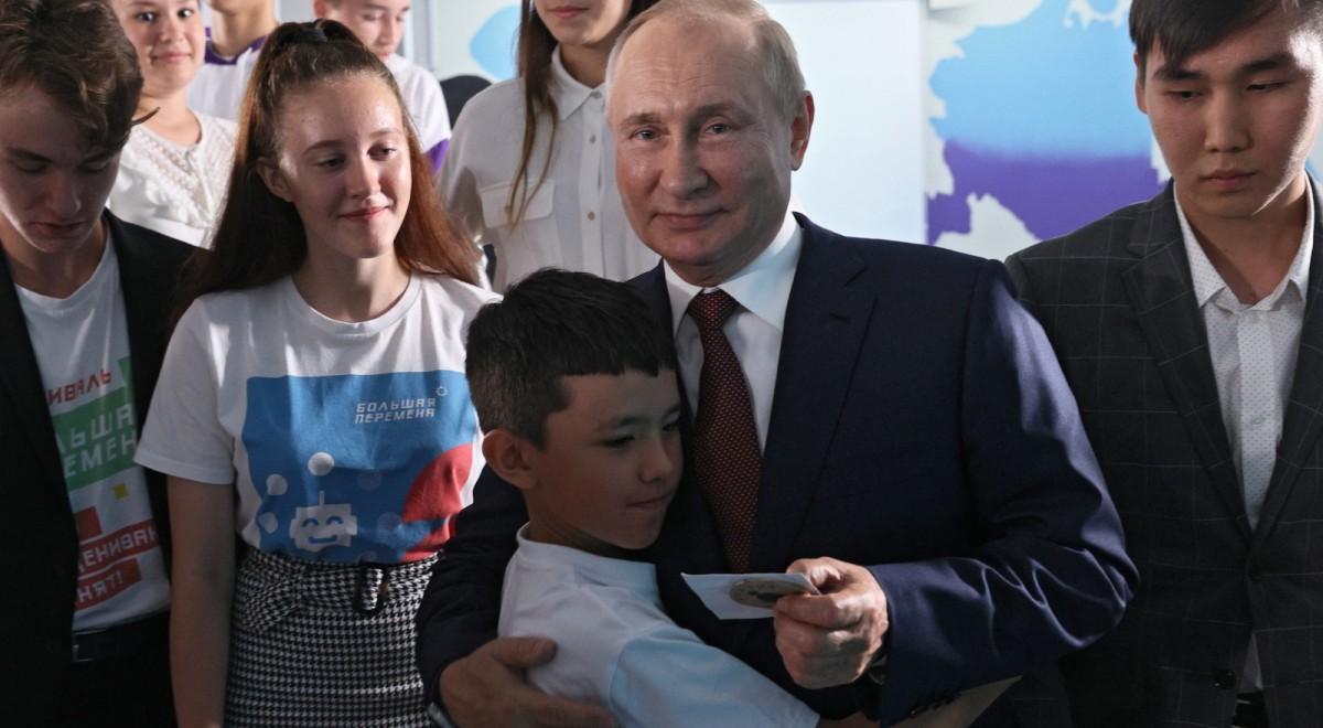 Pomyłka Putina wytknięta przez ucznia. Prezydent dziękuje, dyrektorka ubolewa