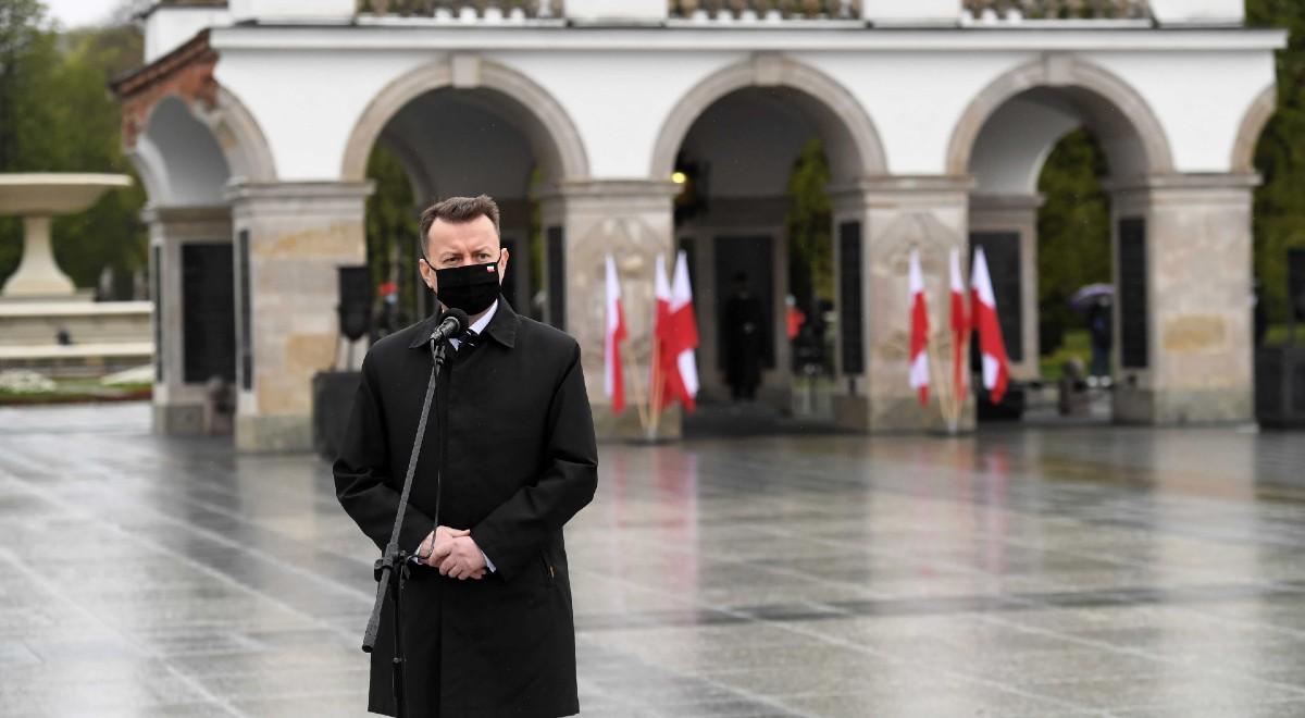 "Biało-czerwona to symbol, który wyróżnia Polskę i Polaków". Szef MON podczas obchodów Dnia Flagi
