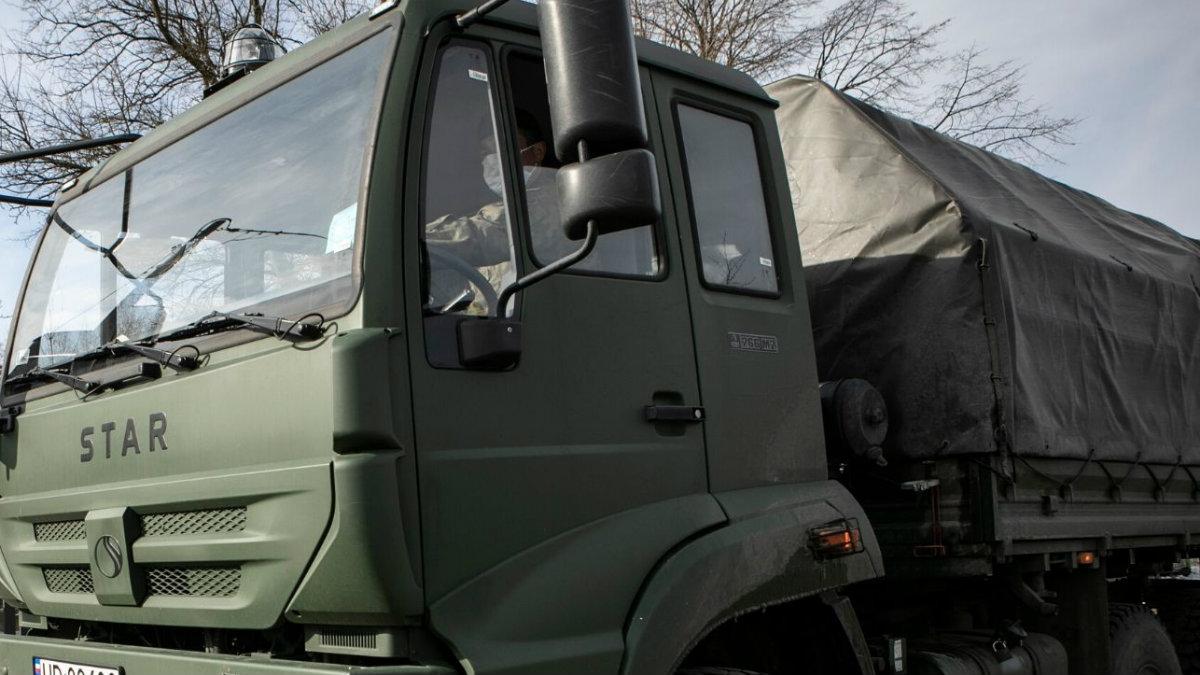 Wypadek wojskowej ciężarówki pod Ostrołęką. 10 żołnierzy w szpitalu