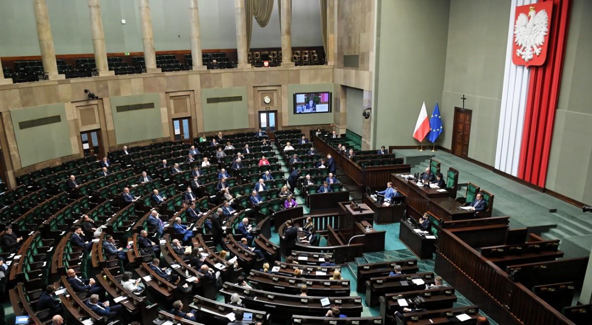 Sejm uchwalił ustawę o dodatku solidarnościowym i podniesieniu zasiłku dla bezrobotnych