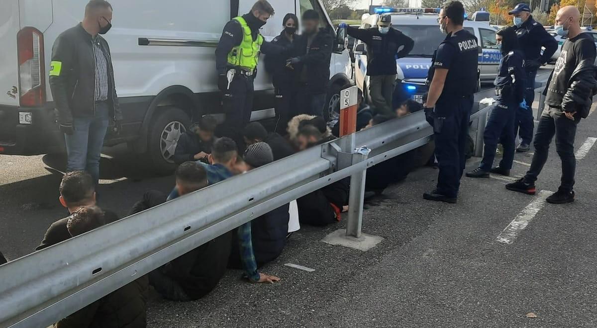 Lubuska policja zatrzymała busa przewożącego 34 migrantów. Trwa ustalanie ich narodowości
