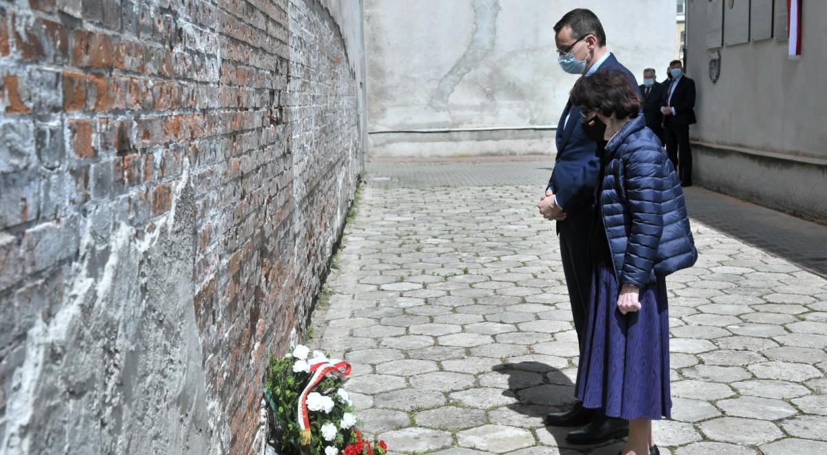 "Jesteśmy winni pamięć polskim patriotom". Premier upamiętnił rotmistrza Pileckiego