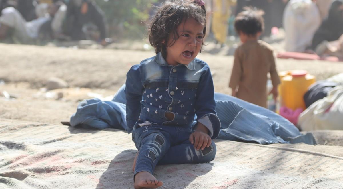 Afganistan: katastrofalna sytuacja humanitarna. Tysiące ludzi w popłochu ucieka z domów