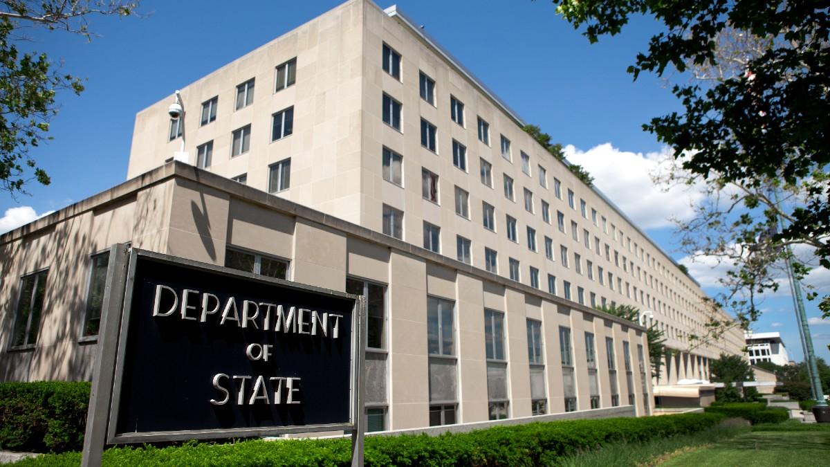 USA: nieznany sprawca wyrzeźbił swastykę wewnątrz budynku Departamentu Stanu