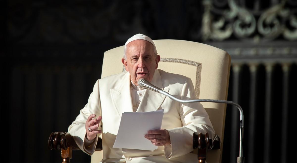 "Niech Maryja wyzwoli ludzkość z pandemii". Papież zachęca Polaków do modlitwy maryjnej