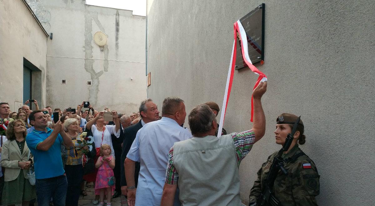 Upamiętniono żołnierzy podziemia w dawnym więzieniu przy Rakowieckiej. "Polska się o nich upomniała"