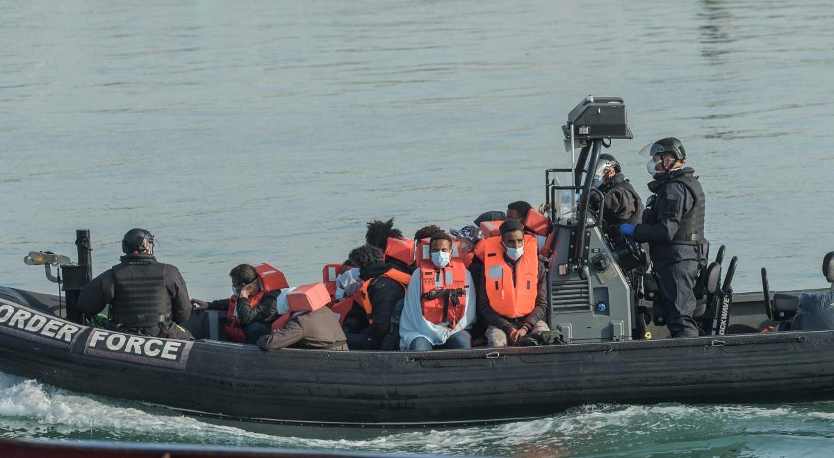 Nielegalni migranci forsują kanał La Manche. Media: to ponad 1000 osób w w ciągu doby