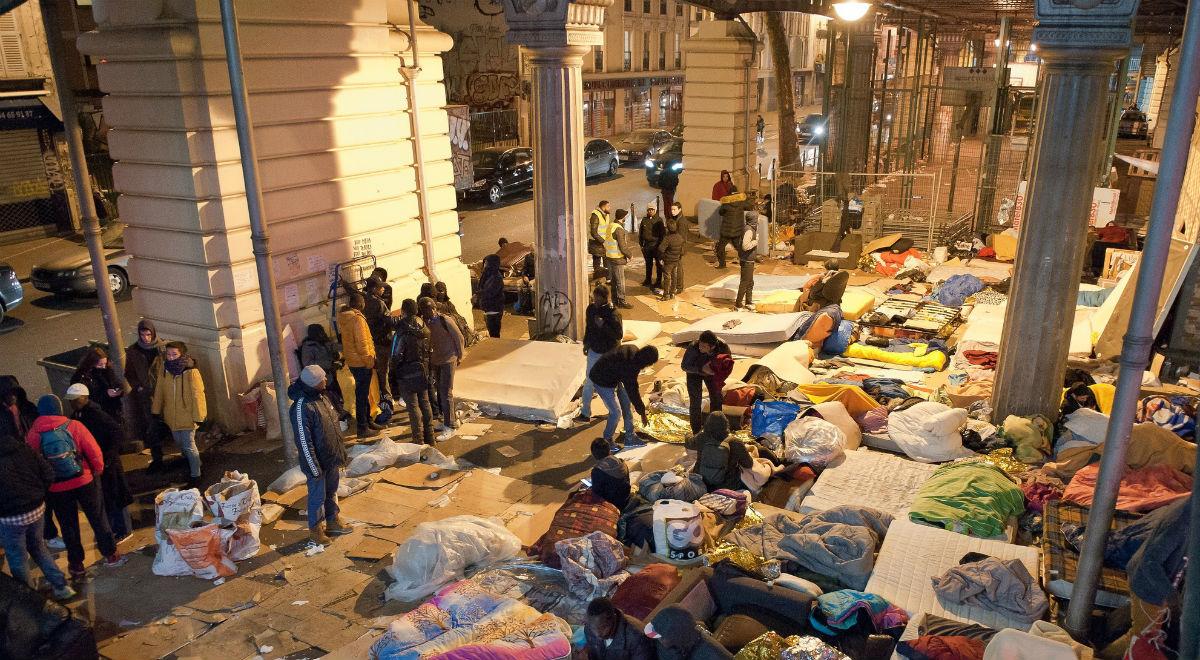 Imigranckie koczowiska na ulicach Paryża
