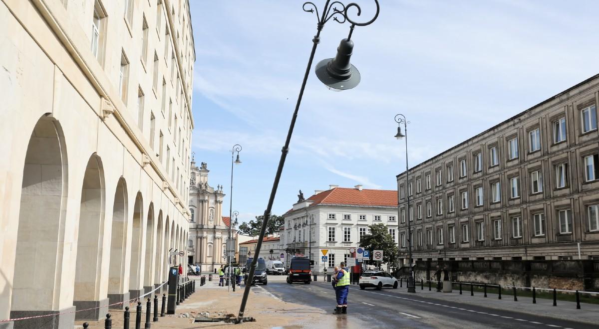 Awaria wodociągowa w centrum Warszawy. Przywrócono ruch na ulicy Królewskiej