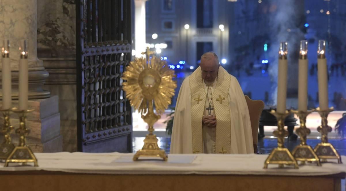 Rzecznik Watykanu uspokaja: papież Franciszek nie ma koronawirusa
