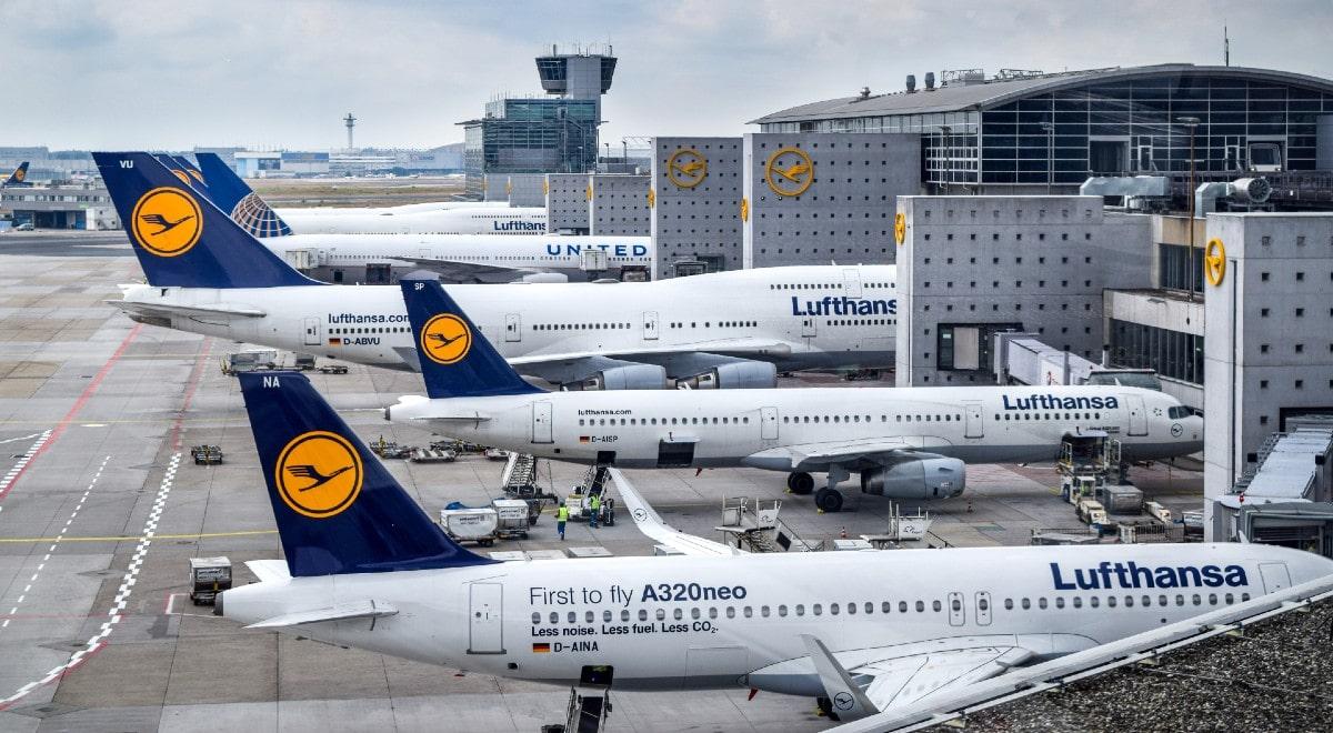 Lufthansa musi wykonywać puste loty przez unijne przepisy. Niemiecki przewoźnik oskarża KE