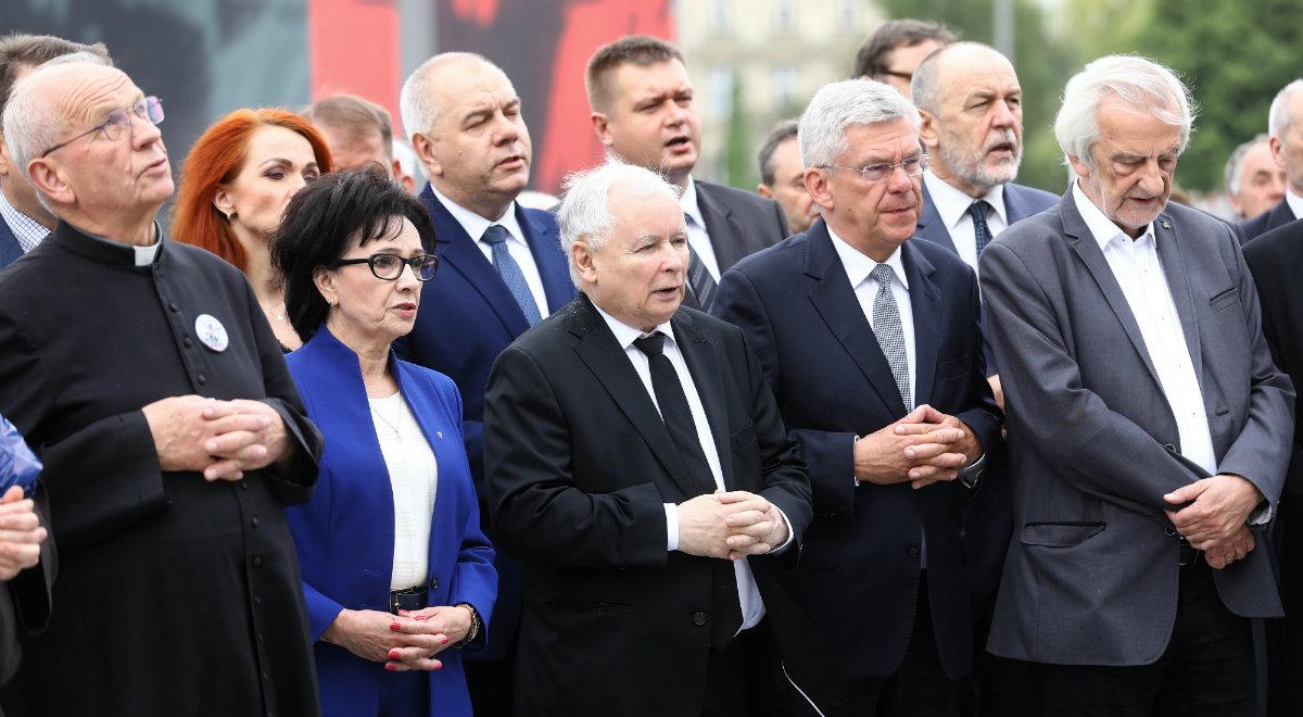 Warszawa: politycy PiS wzięli udział w mszy w intencji ofiar katastrofy smoleńskiej