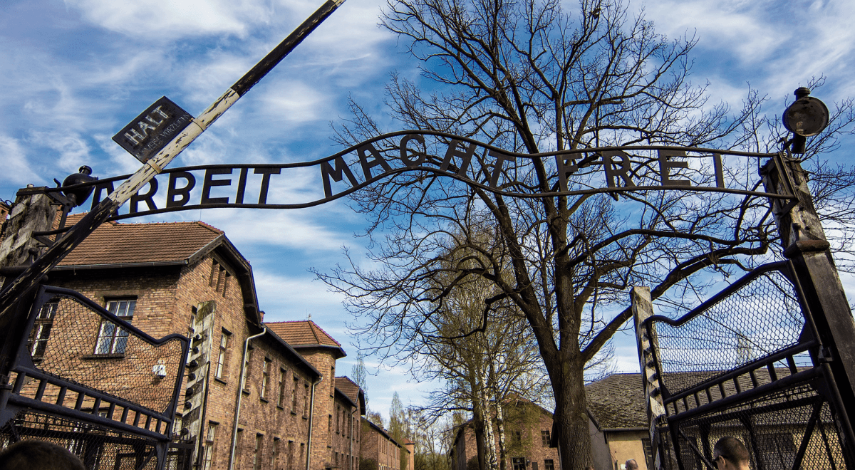 "The Guardian": Google zwleka z usuwaniem antysemickich "recenzji" dotyczących muzeum Auschwitz