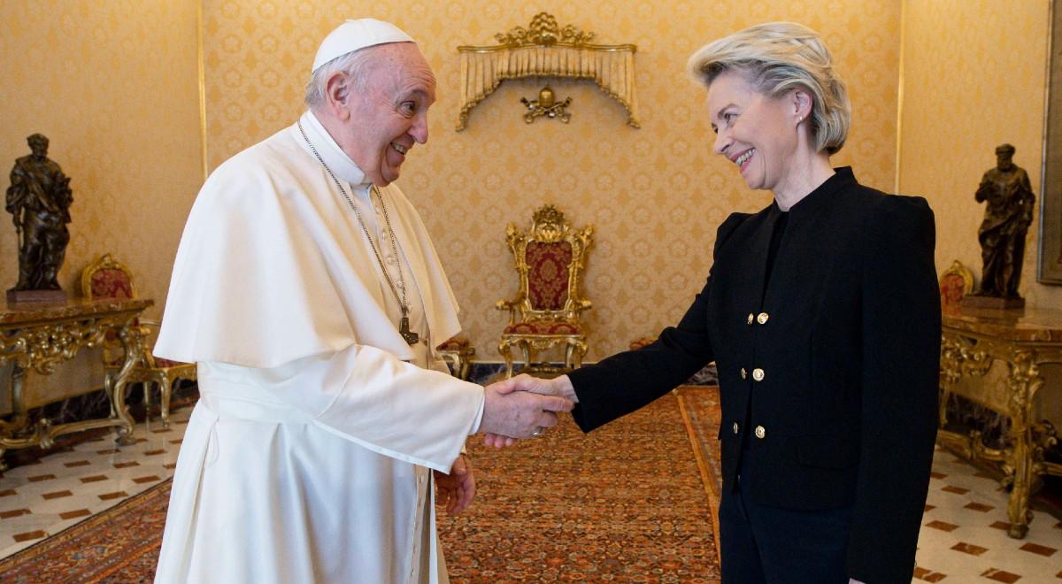 "Serdeczna atmosfera rozmów". Papież Franciszek spotkał się w Watykanie z szefową KE
