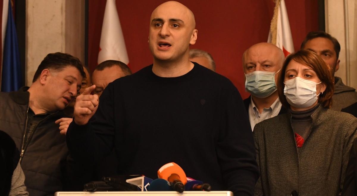 Lider gruzińskiej opozycji zatrzymany. Policja siłą weszła do siedziby jego partii