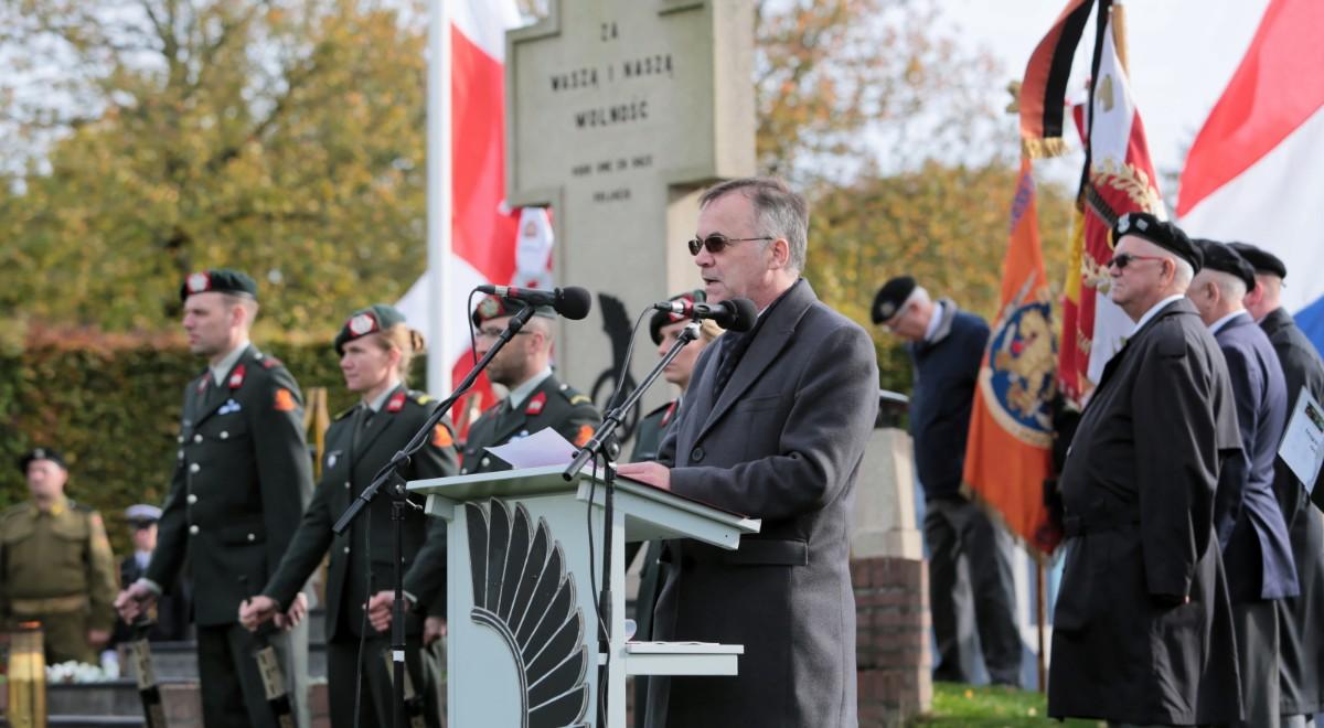 Jarosław Sellin: cieszy, że pamięć o polskich żołnierzach jest w Bredzie obecna