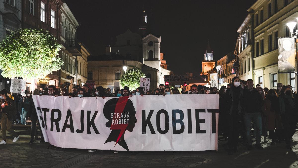 Strajk kobiet a psychologia tłumu. Socjolog o ostatnich wydarzeniach na ulicach polskich miast