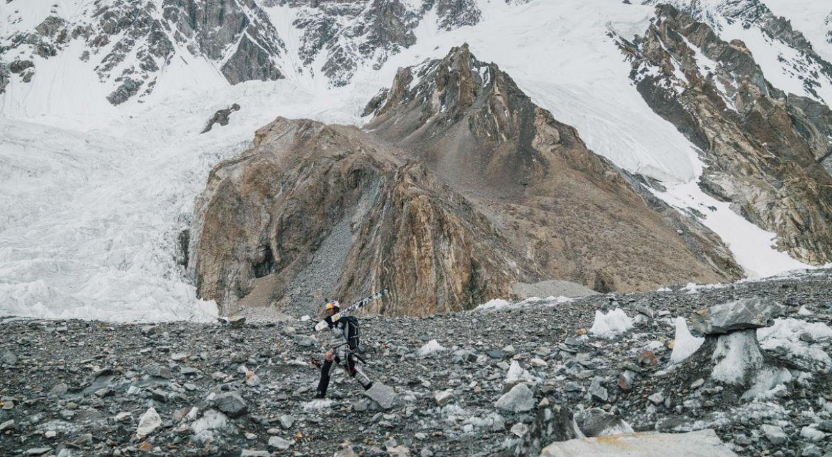 Historyczny wyczyn Andrzeja Bargiela. Polak zjechał na nartach ze szczytu K2 [WIDEO]