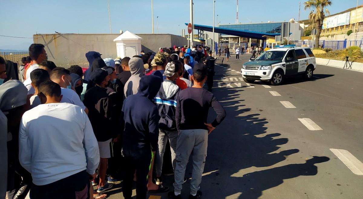 Setki nielegalnych imigrantów w Hiszpanii. Rząd nakazał deportację z Ceuty do Maroka
