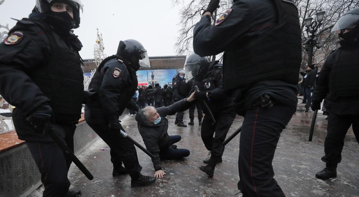 Zatrzymania na protestach w Rosji. Szef polskiego MSZ: wzywamy do zaprzestania łamania praw człowieka