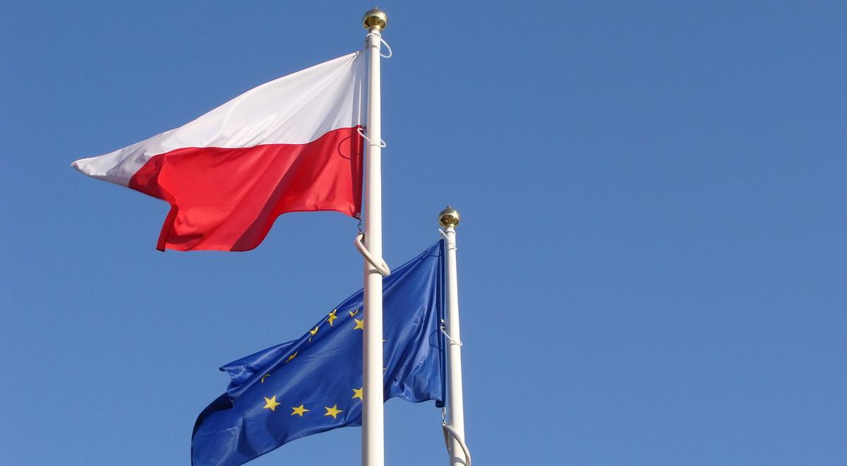 Wdrażanie unijnych dyrektyw przez Polskę. Szymański przypomniał wysoką skuteczność z ubiegłych lat