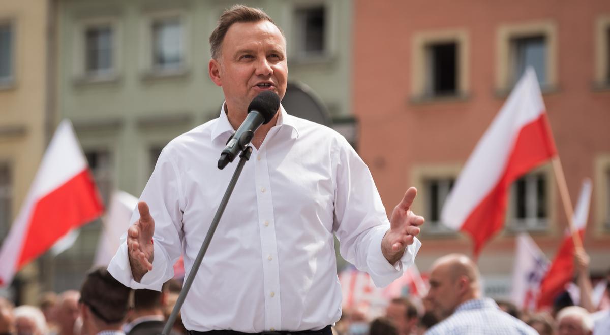 Andrzej Duda wygrywa pierwszą i drugą turę wyborów. Najnowszy sondaż prezydencki