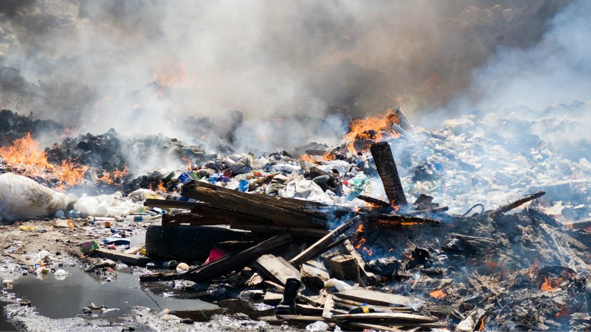 Koniec z pożarami wysypisk. Sejm przyjął ustawę o odpadach